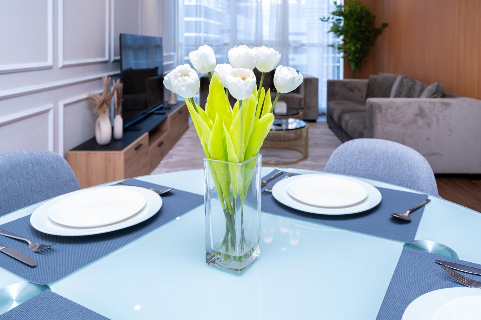 Apartment Escape 24 - Luxury Dunya Tower Downtown Near Mall *