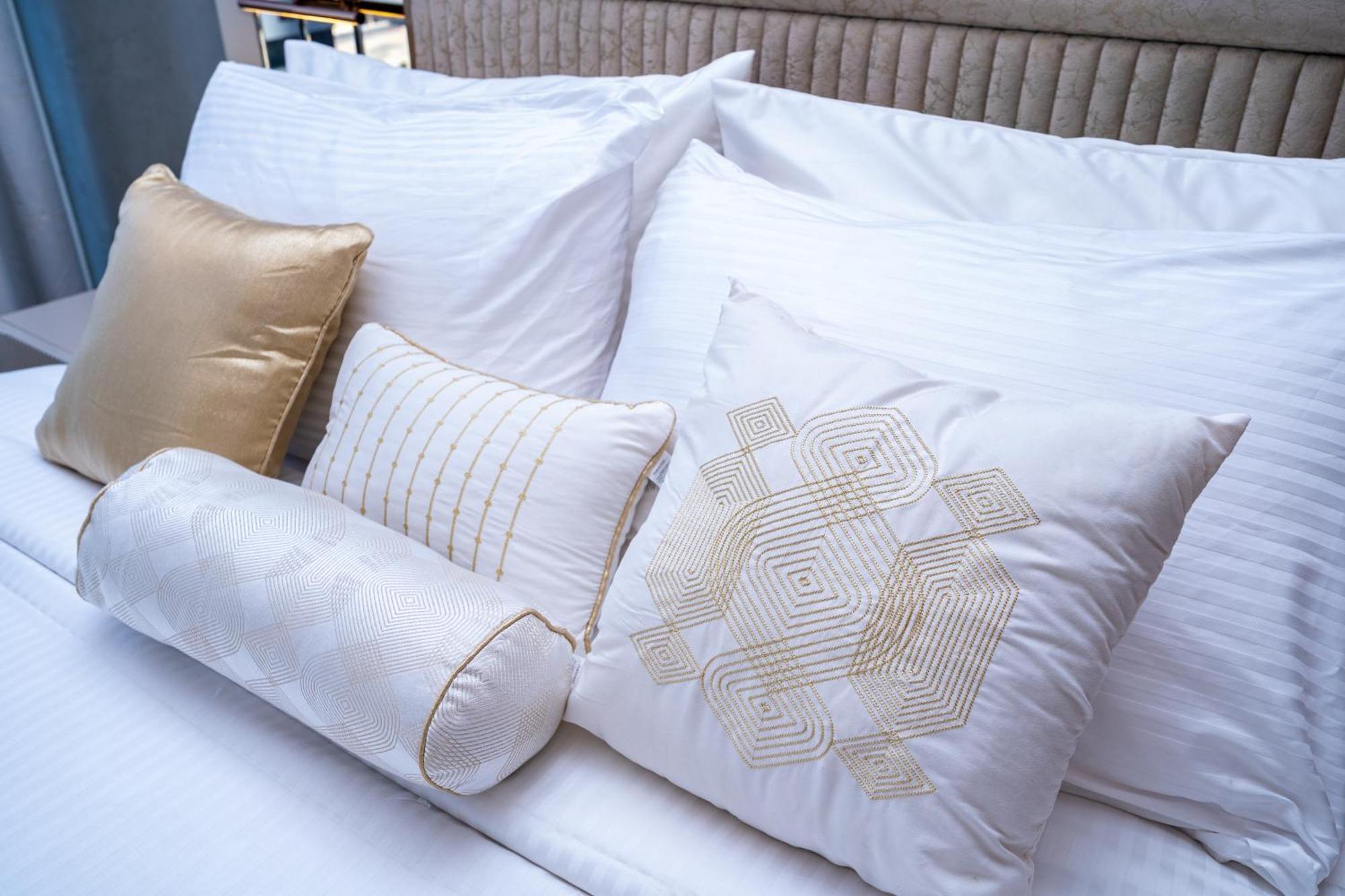 Apartment Escape 24 - Luxury Dunya Tower Downtown Near Mall *