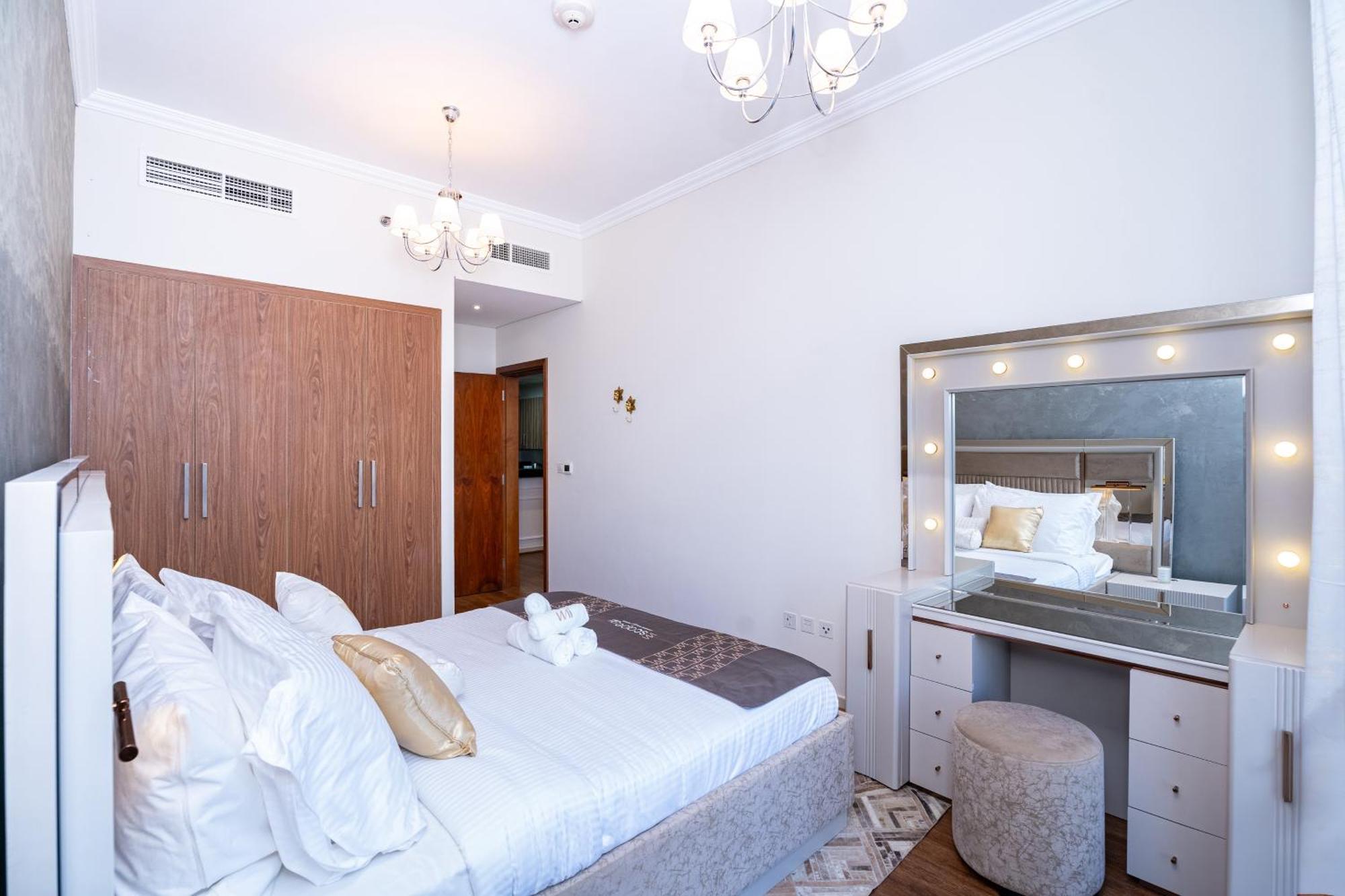 Escape 24 - Luxury Dunya Tower Downtown Near Mall Apartment