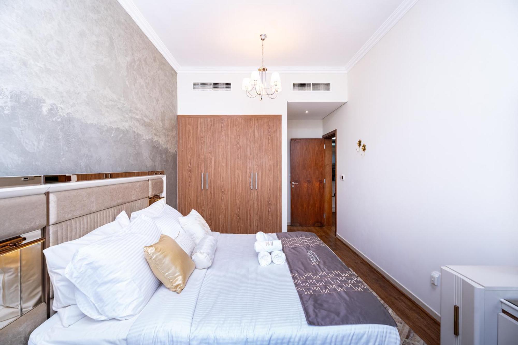 Apartment Escape 24 - Luxury Dunya Tower Downtown Near Mall